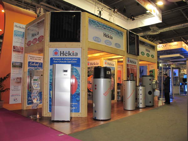 Stand Hêkia au Salon Interclima 2010 (PAC HW305 au premier plan)